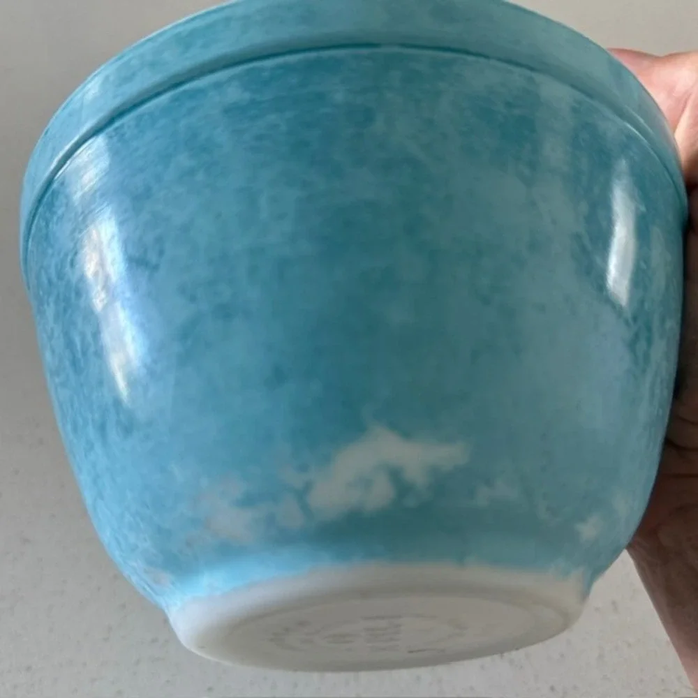 Vintage Pyrex Mixing storage Bowl 401 1.5 Pt Turquoise Blue Textured Milk Glass